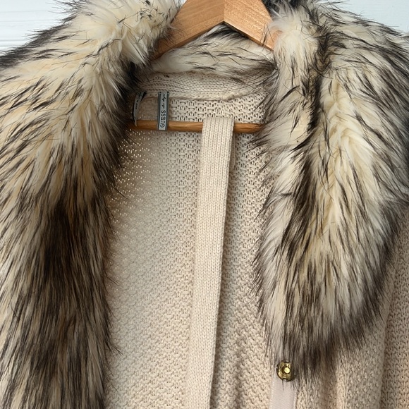 Guess sweater size m - Picture 3 of 3